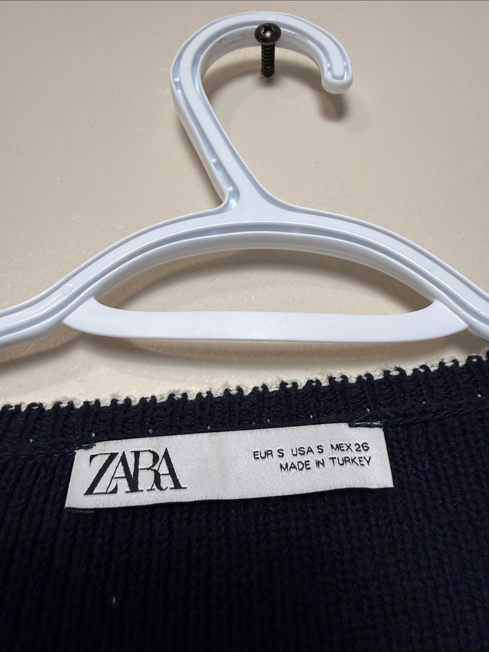 Zara Black V-Neck oversized thick Sweater with White Contrast Stitching size s - Picture 4 of 7